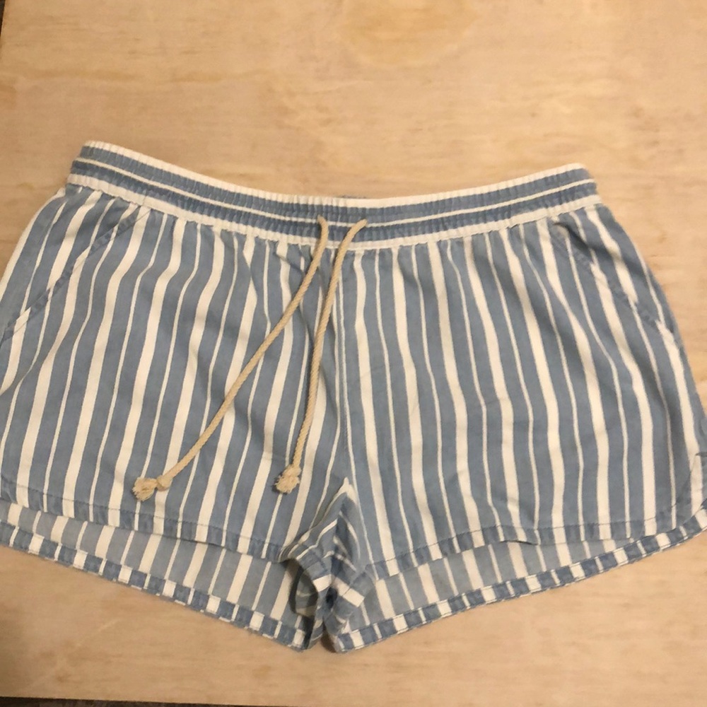 NEW WITH TAGS — American Eagle soft pinstripe shorts with pockets.